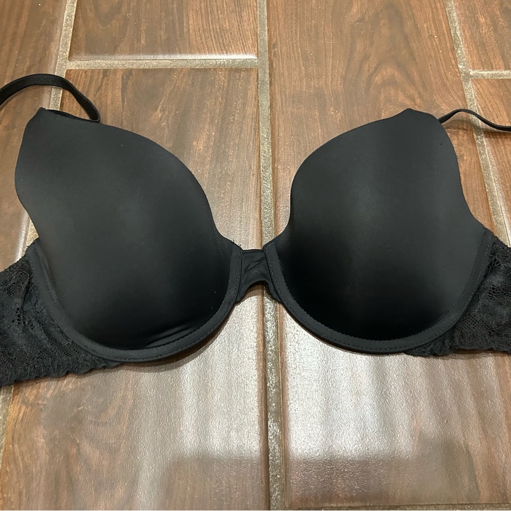 Victoria’s Secret bra 32D black